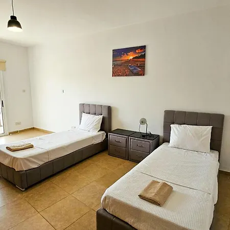Sky Line Rooms, 150m From Chabad Lubavitch