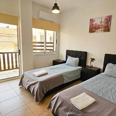 Sky Line Rooms, 150m From Chabad Lubavitch * 拉纳卡